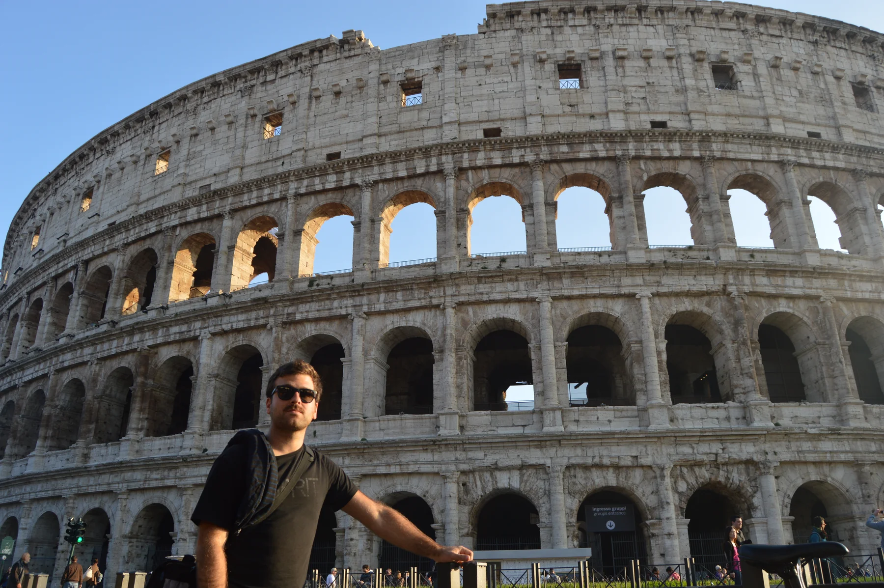 Igor delante del Coliseo de Roma