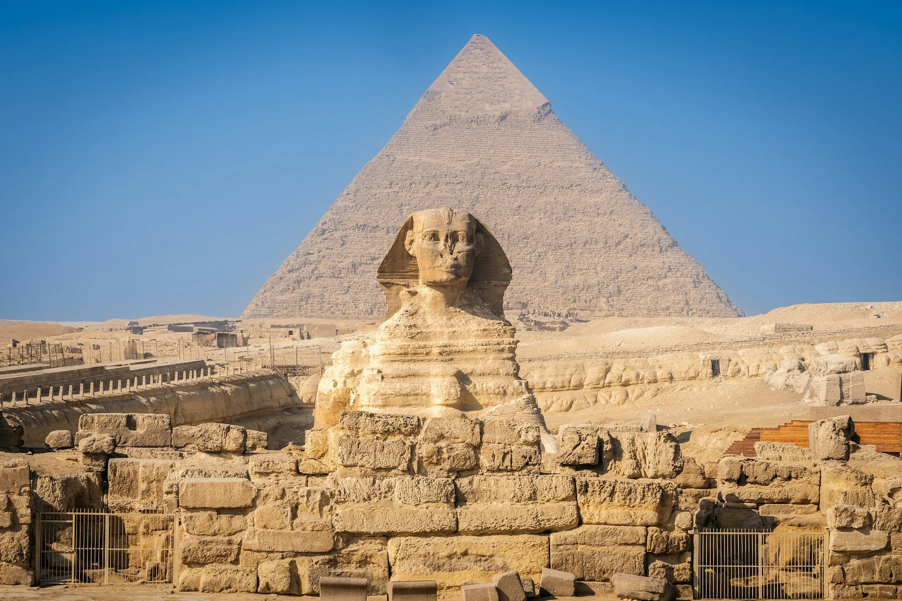 🐪 El Espejismo de los Faraones: Cómo asaltar las Pirámides de Giza sin ser desplumado