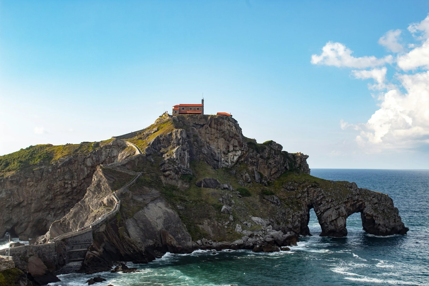🌊 Costa Vasca: Acantilados de vértigo, pueblos marineros y mucha magia