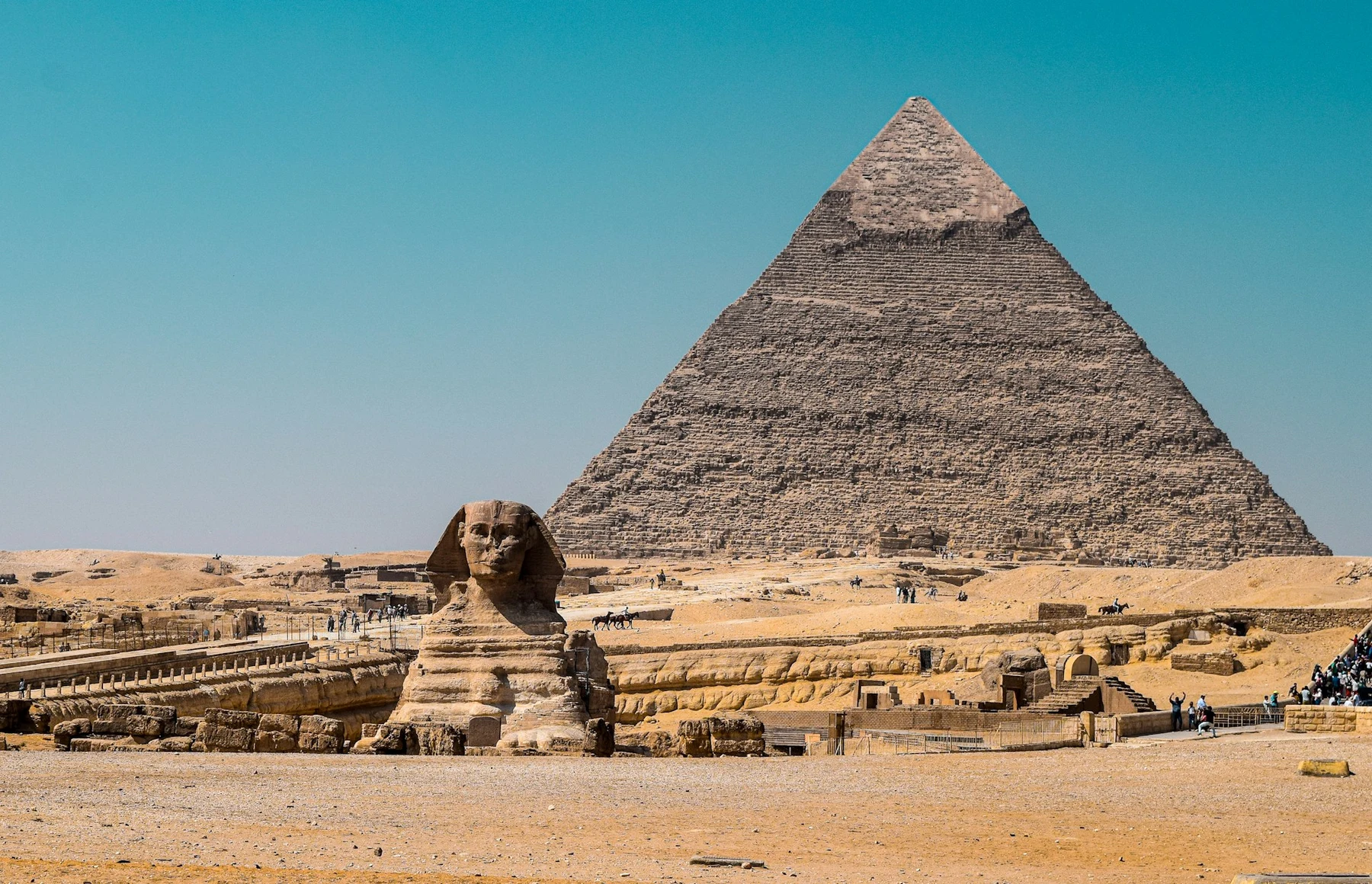 🐪 El Espejismo de los Faraones: Cómo asaltar las Pirámides de Giza sin ser desplumado