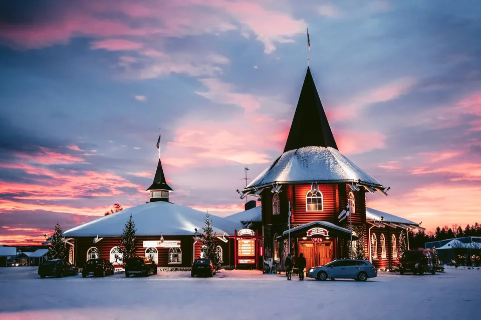 🎅 Mágicas Cabañas en el Pueblo de Papá Noel (Laponia)