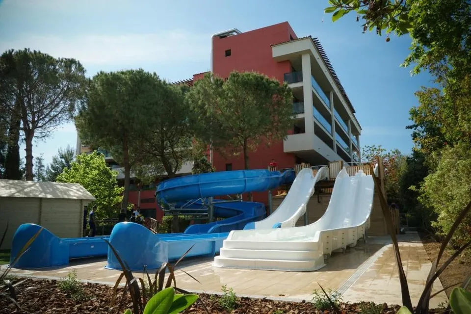 🏖️ Chollo en Salou con Media Pensión en Hotel con Toboganes