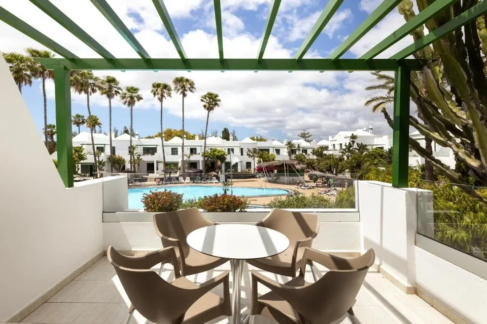 🌞 Lanzarote: Vuelos + Hotel 4* + Media Pensión