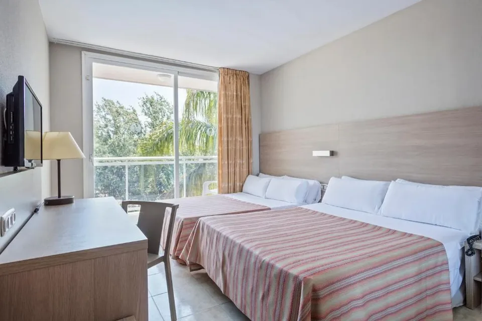 🏨 Salou: Hotel 4* + Media Pension + Habitación cuádruple