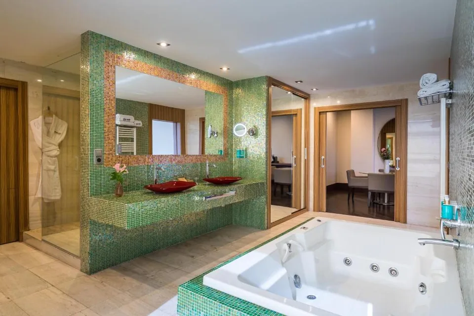 💎 Hotelazo 5* en Granada