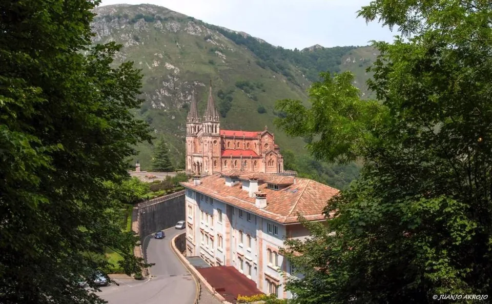 ⛪️ Asturias: Hotel 4* + Desayuno