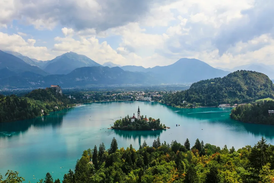 🇸🇮 Lago de Bled: 3 Noches con Vistas al Castillo + Vuelos