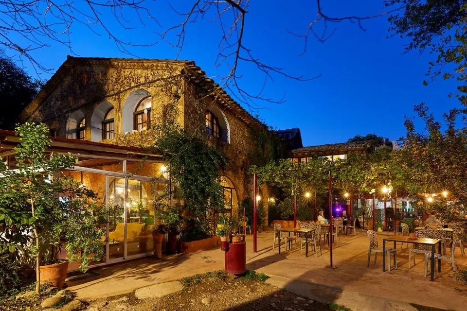 🌄Parets d'Empordà : Hotel 3* + Desayuno + 🐾