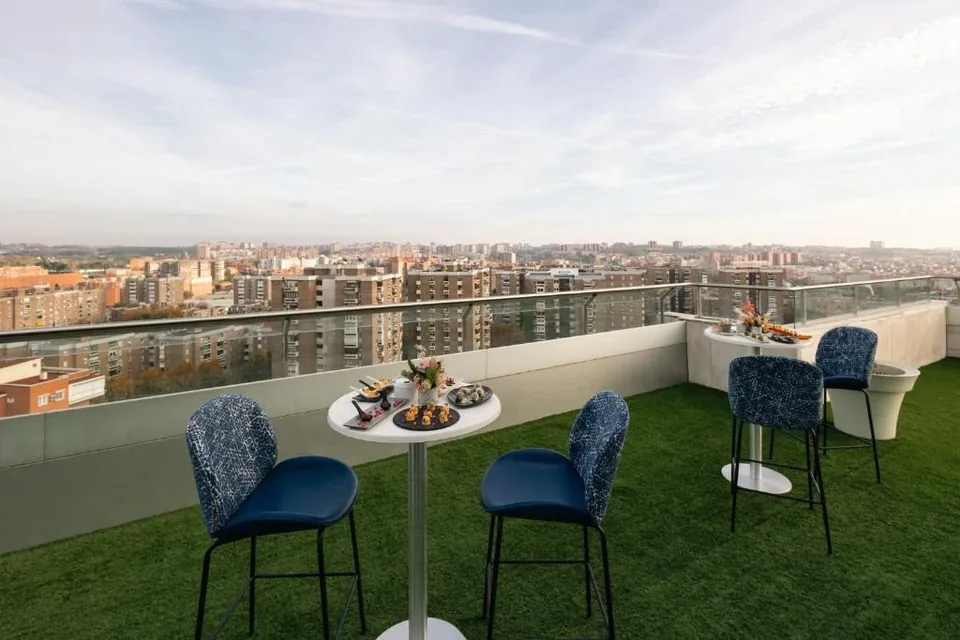 🏙️ Escapada a Madrid: Diseño Vanguardista a un Paso del Retiro