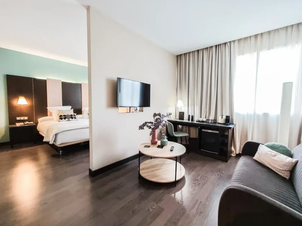 🏙️ Pamplona: Hotel 4* + Desayuno + Detalle Romántico