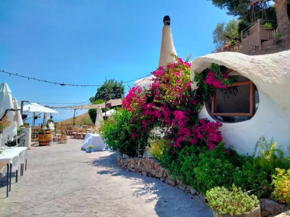 🐌 Precioso Hotel con forma de Caracol en Frigiliana