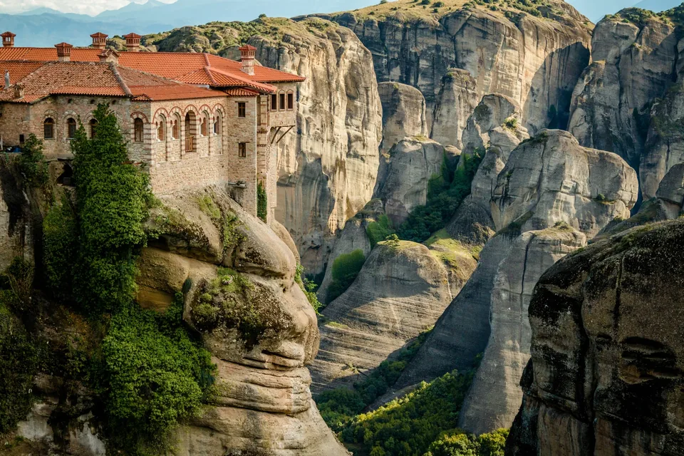 🏛️ Peloponeso y Meteora: 9 Días A Tu Aire 🚗 + Hotel + Vuelos