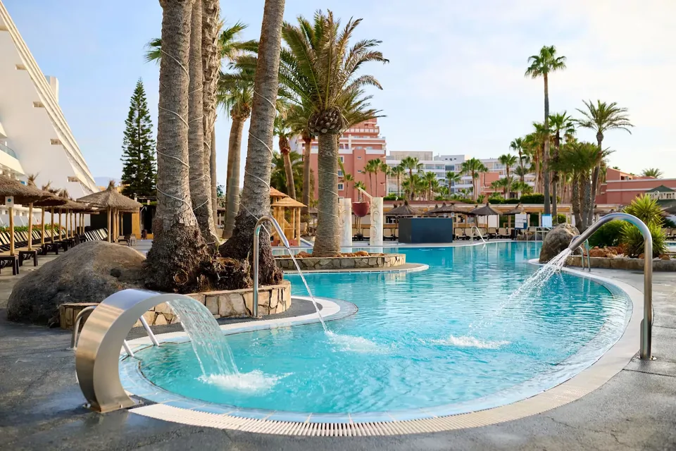 🌵 Roquetas de Mar: fin de semana en Agosto en Hotelazo en Media Pensión