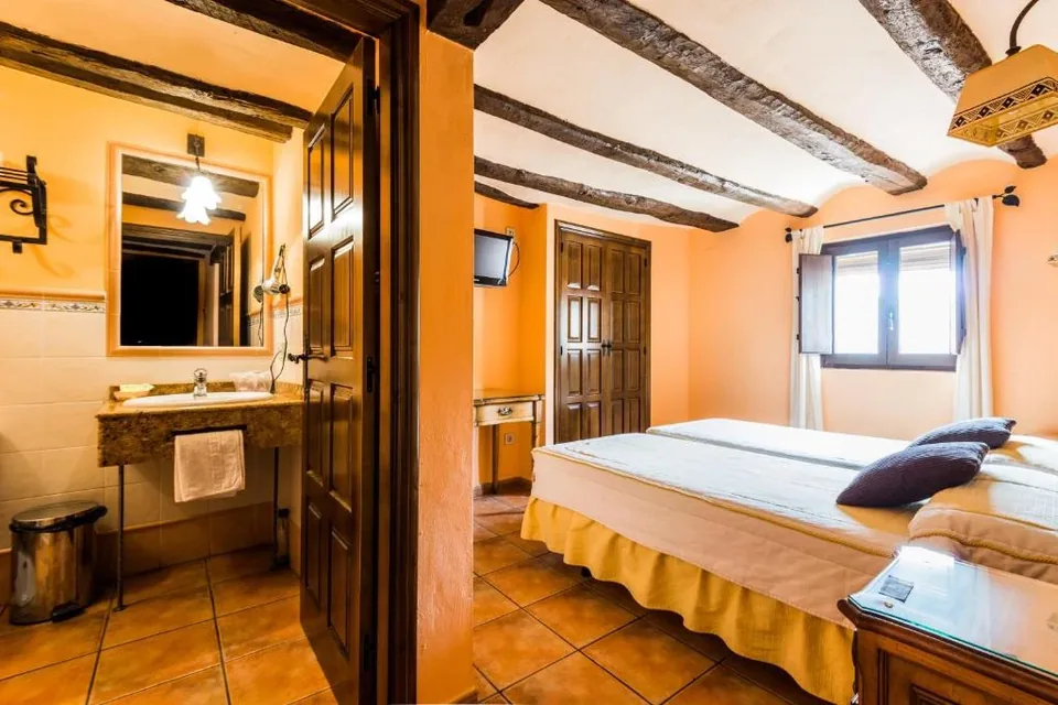 🏰 ¡Escapada Rural a Albarracín!