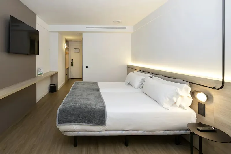 🏔️Andorra: Noche en Hotel 4★ + Entrada a CALDEA