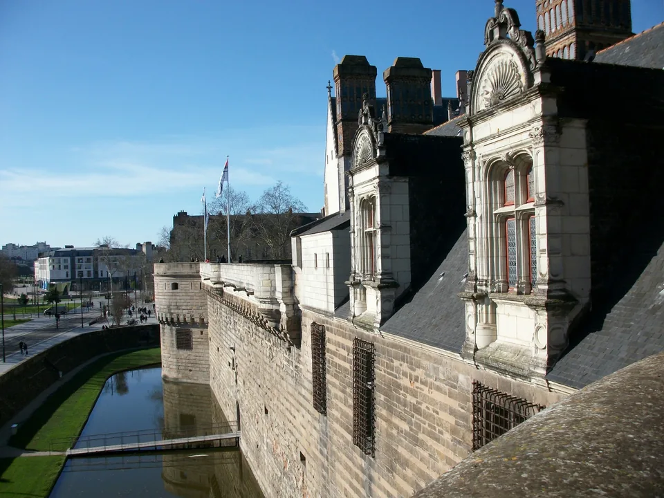 🎄 Nantes: Vuelos + 3 Noches