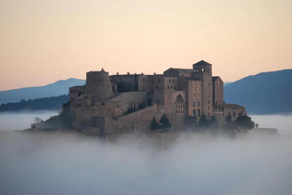 🏰 Impresionante Castillo Medieval del Siglo IX en Barcelona