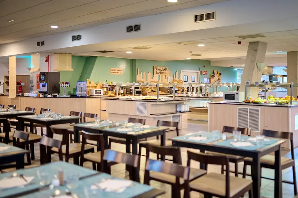 🌵 Roquetas de Mar: fin de semana en Agosto en Hotelazo en Media Pensión