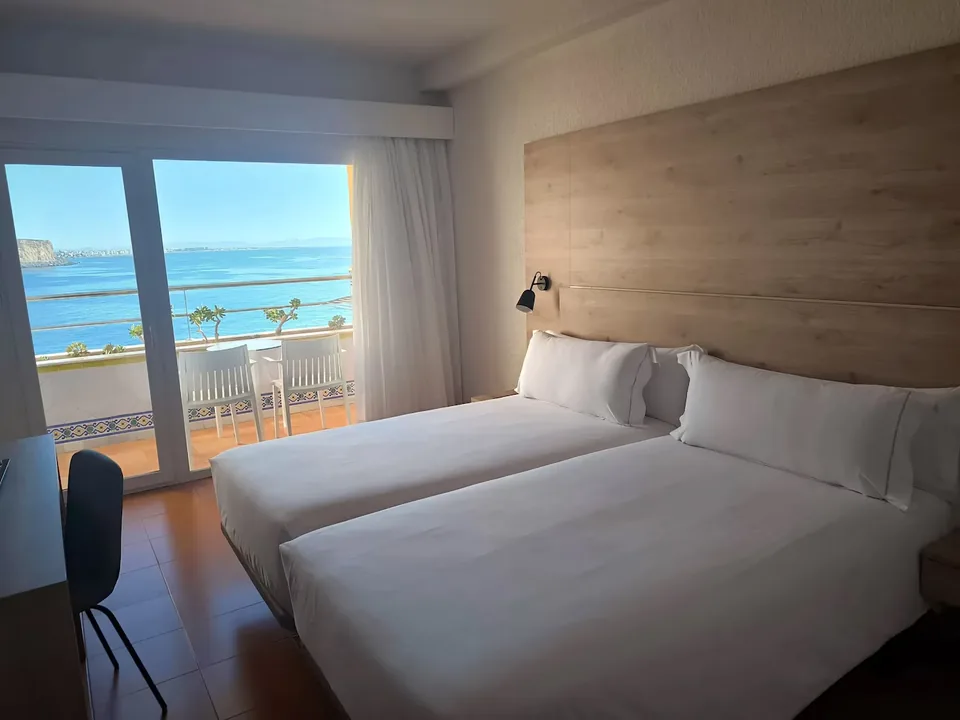 🌅 Escapada relax de 8 días en hotel 4⭐️ Adults Only en Almeria