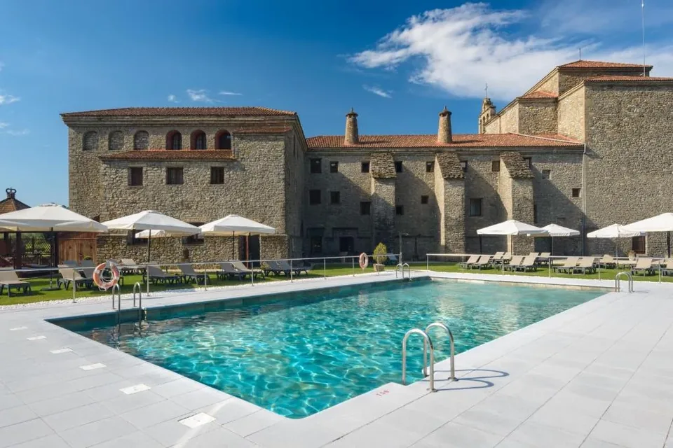 ⛪️ Hotel & Spa 5* en el Monasterio de Boltaña