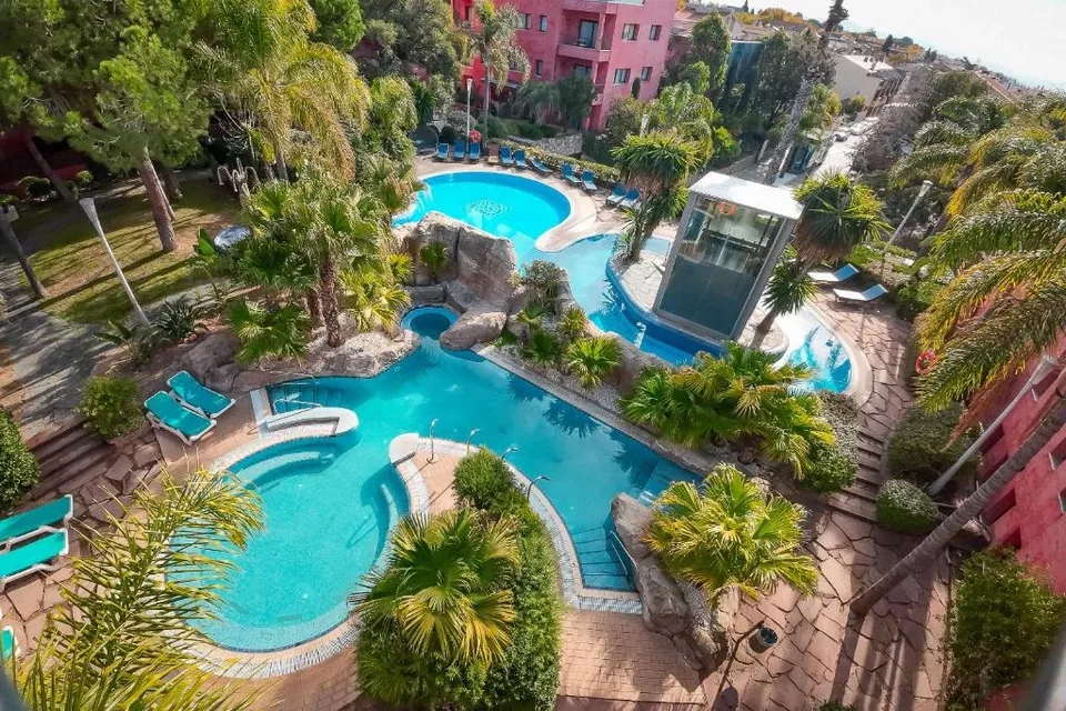 💐 Escapada a Histórico Hotel Balneario de Lujo en La Garriga