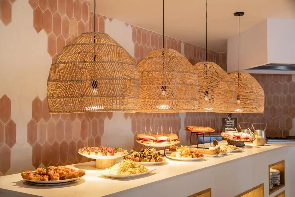 🏖️ Lloret de Mar: Hotel 4* + Media Pensión + Detalle de Bienvenida