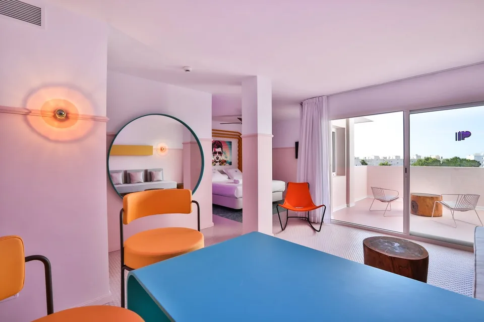 🦩 Espectacular Hotel de Diseño Estilo Miami en Ibiza