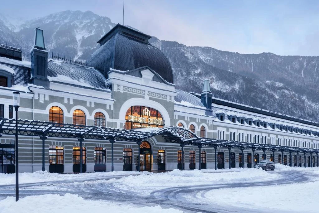 🚉 Hotel Canfranc Estación: Duerme en un edificio histórico