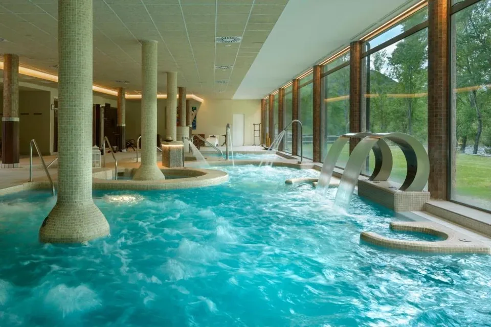 ⛪️ Hotel & Spa 5* en el Monasterio de Boltaña