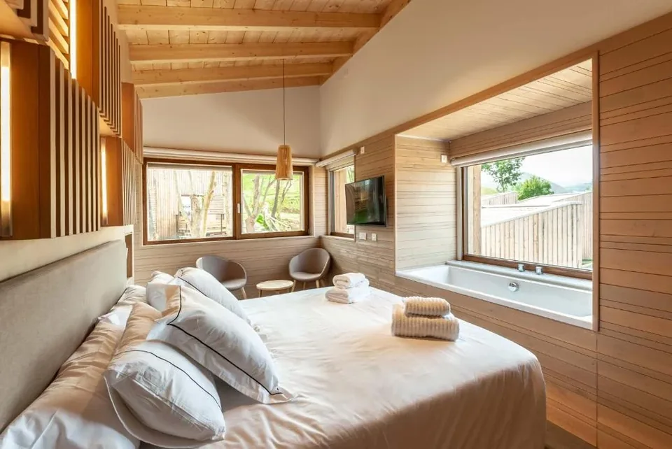 🏔️ Espectacular Eco-Resort de Cabañas en Asturias