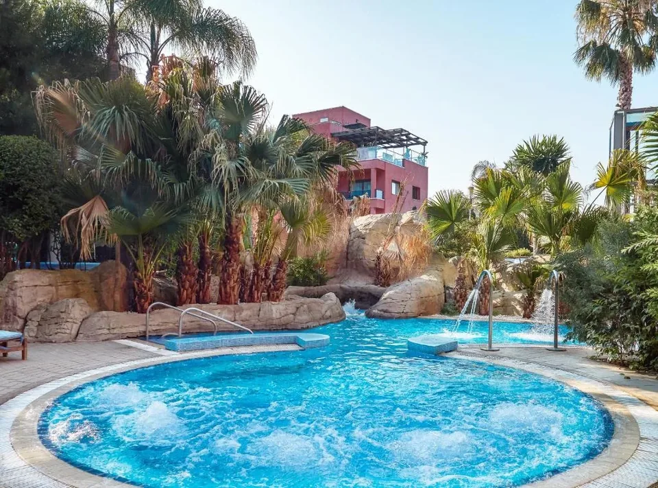 💐 Escapada a Histórico Hotel Balneario de Lujo en La Garriga