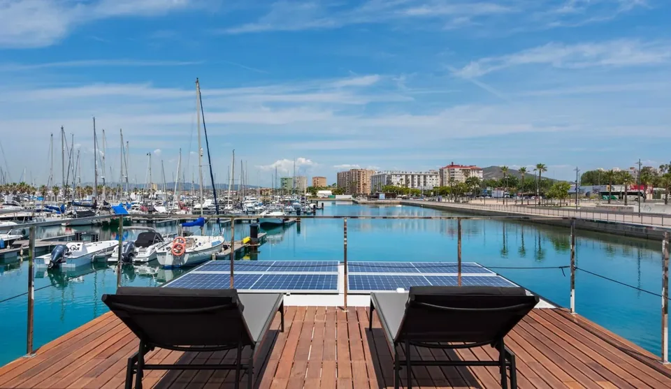 🌅 ¡Duerme flotando sobre el mar! Una experiencia única en unas Casas Flotantes⚓