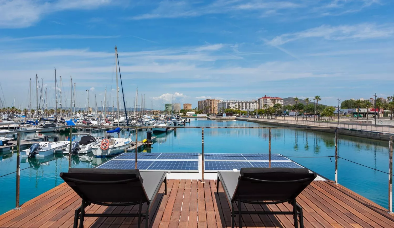 🌅 ¡Duerme flotando sobre el mar! Una experiencia única en unas Casas Flotantes⚓