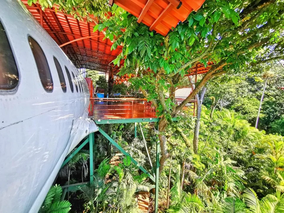 ✈️ El Famoso Hotel Avión en la Selva de Costa Rica