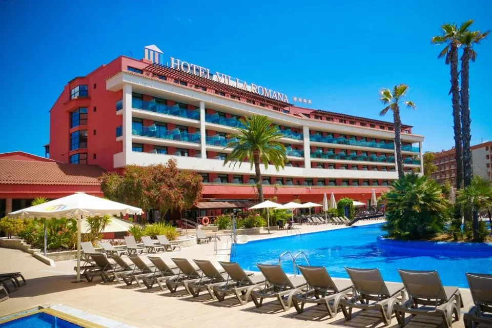 🏖️ Chollo en Salou con Media Pensión en Hotel con Toboganes
