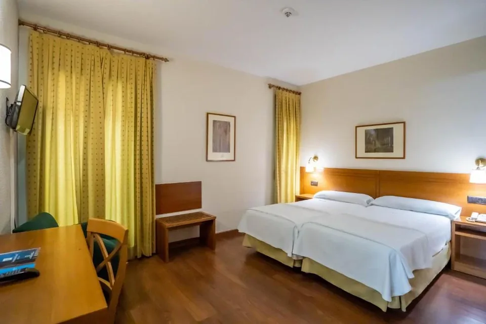 🏰 Toledo: Hotel 3* + Entradas Puy du Fou