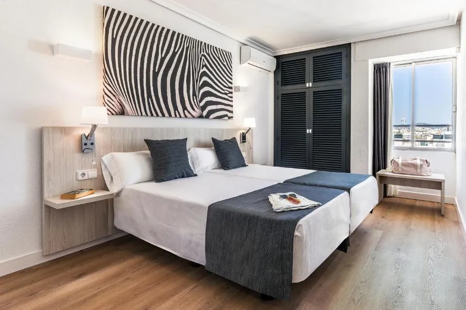 🌞 Ibiza: 3 Noches en Apartamentos 3* + Vuelos
