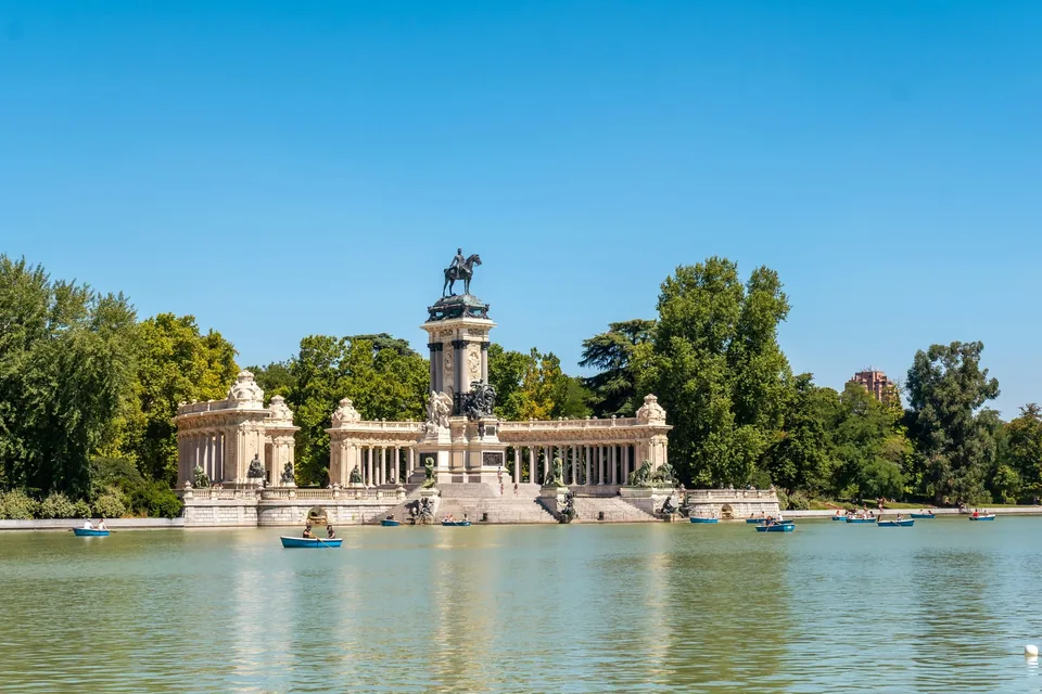⭐️Madrid: Fin de Semana en Noviembre o Diciembre