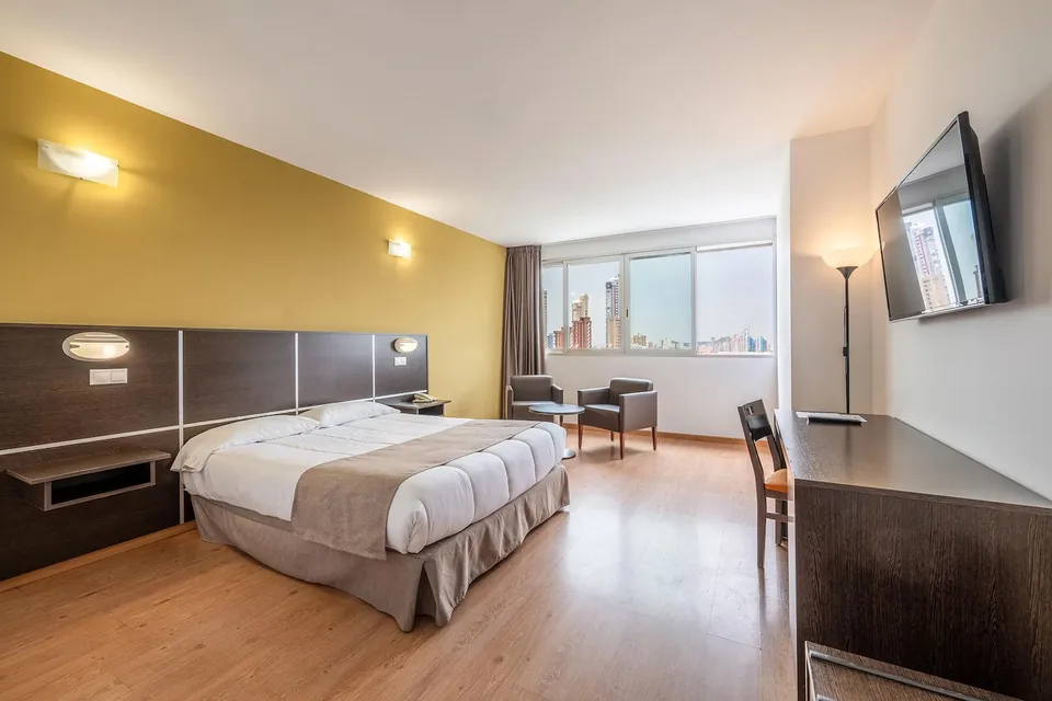 🏙️ Benidorm: Noche en Hotel 4★