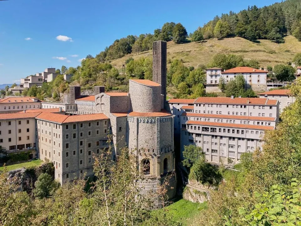 🌄 Oñati: Hotel 3* + Desayuno + Spa + Detalle de Bienvenida + Bombones