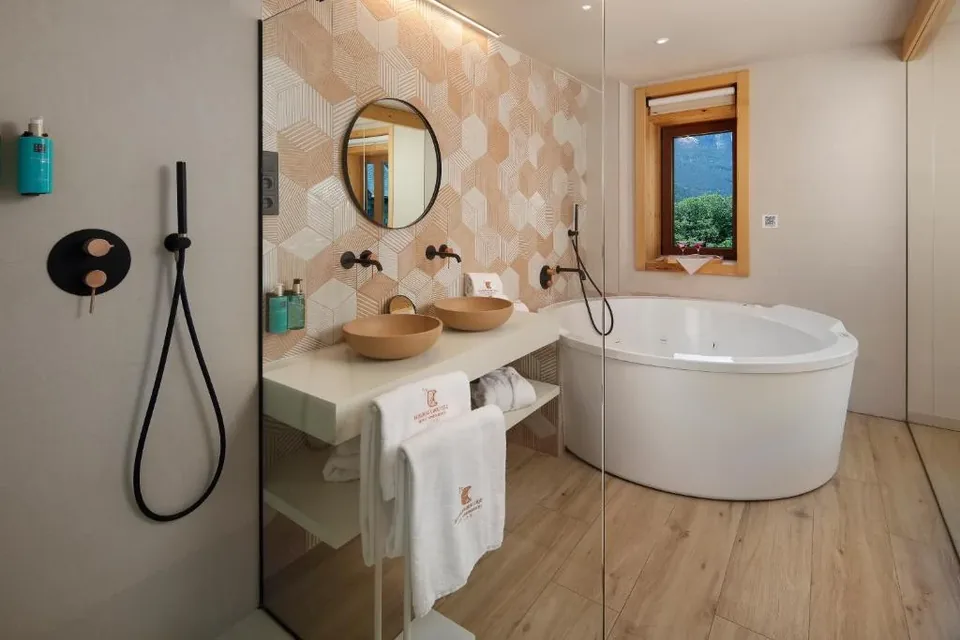 🧖 Hotel Boutique con Jacuzzi XXL en la Habitación