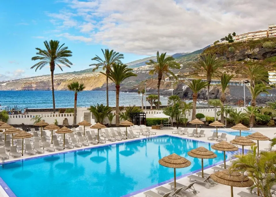 🏖️ Tenerife: Hotel 4* + Media Pensión