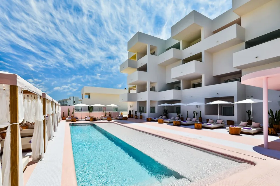 🦩 Espectacular Hotel de Diseño Estilo Miami en Ibiza