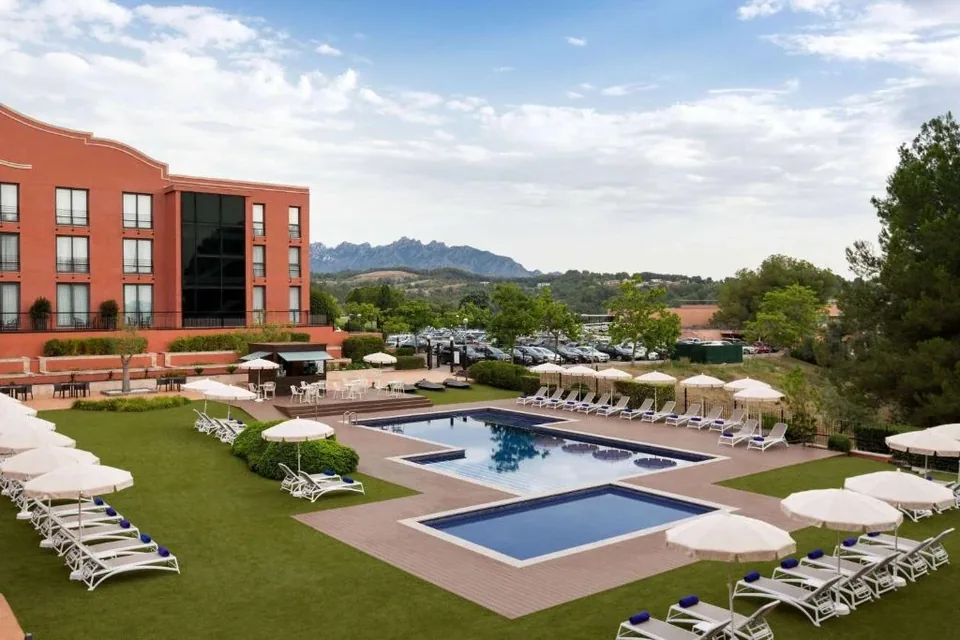 🏨 San Esteve Sesrovires: Hotel 4* + Detalle de Bienvenida + Dto en Tratamientos