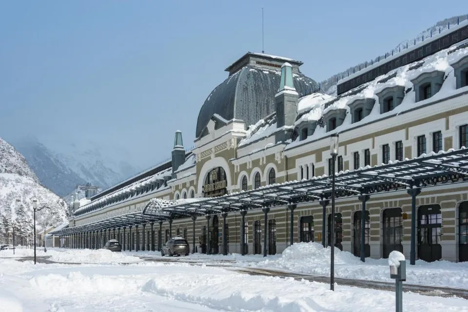 🚉 Hotel Canfranc Estación: Duerme en un edificio histórico