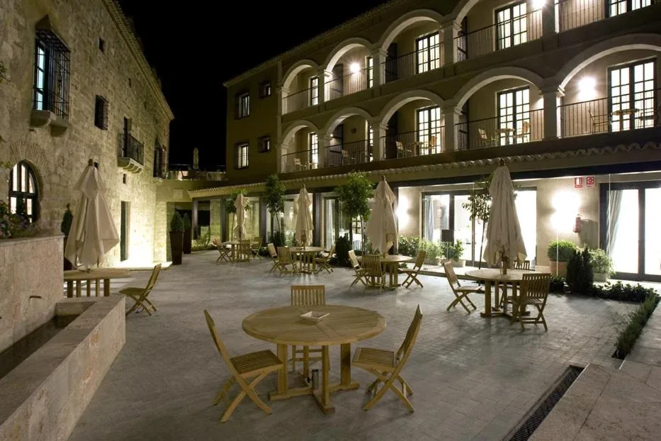 👑 Jaén: Noche en un Palacio Histórico