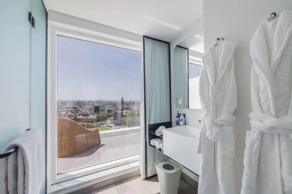 PORT 🏙️ Oporto: Hotel 4* + Desayuno + Detalle de Bienvenida + Gimnasio