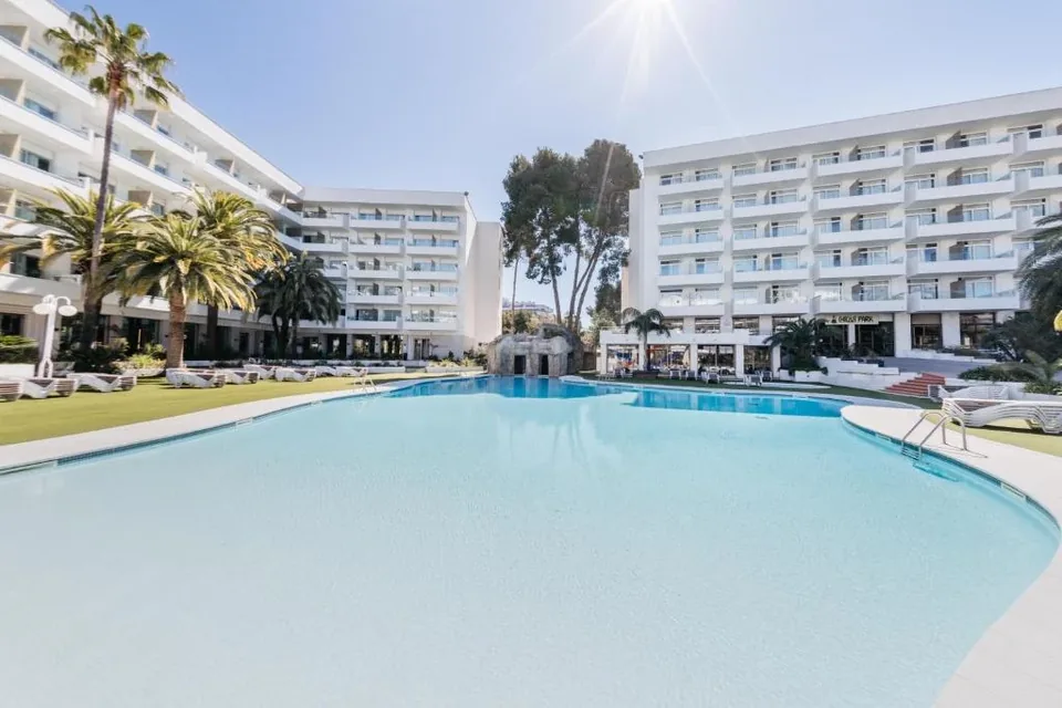 💦 Salou: Media Pensión en Hotelazo con Splash Park