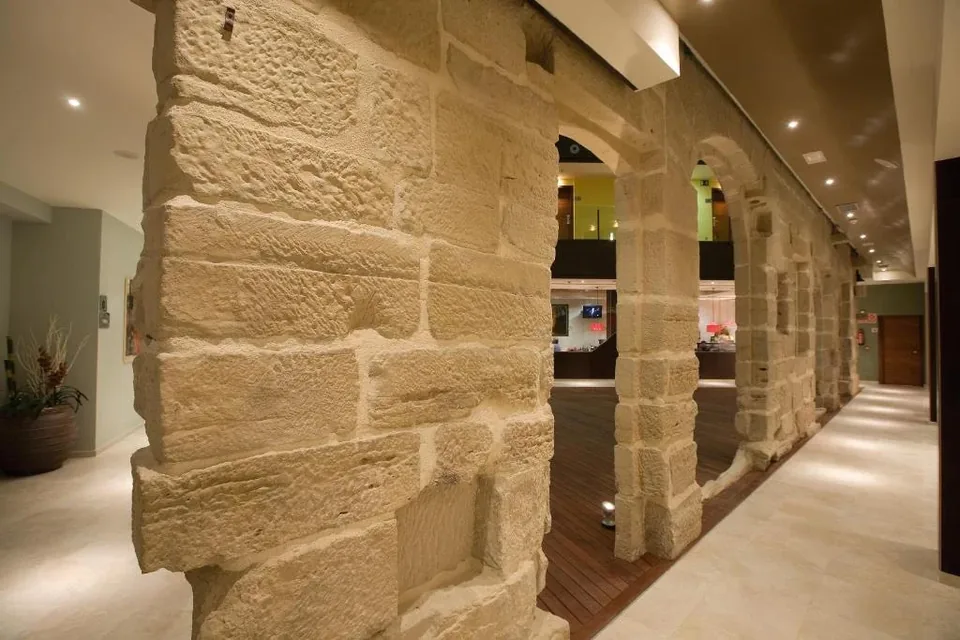 🍷 Escapada con Desayunos y SPA en el Corazón de Logroño