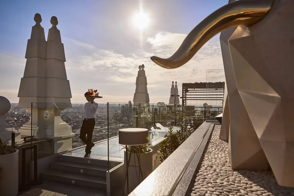 ⭐️Madrid: Noche con Desayuno en el Icónico Hotel Riu Plaza España 4★